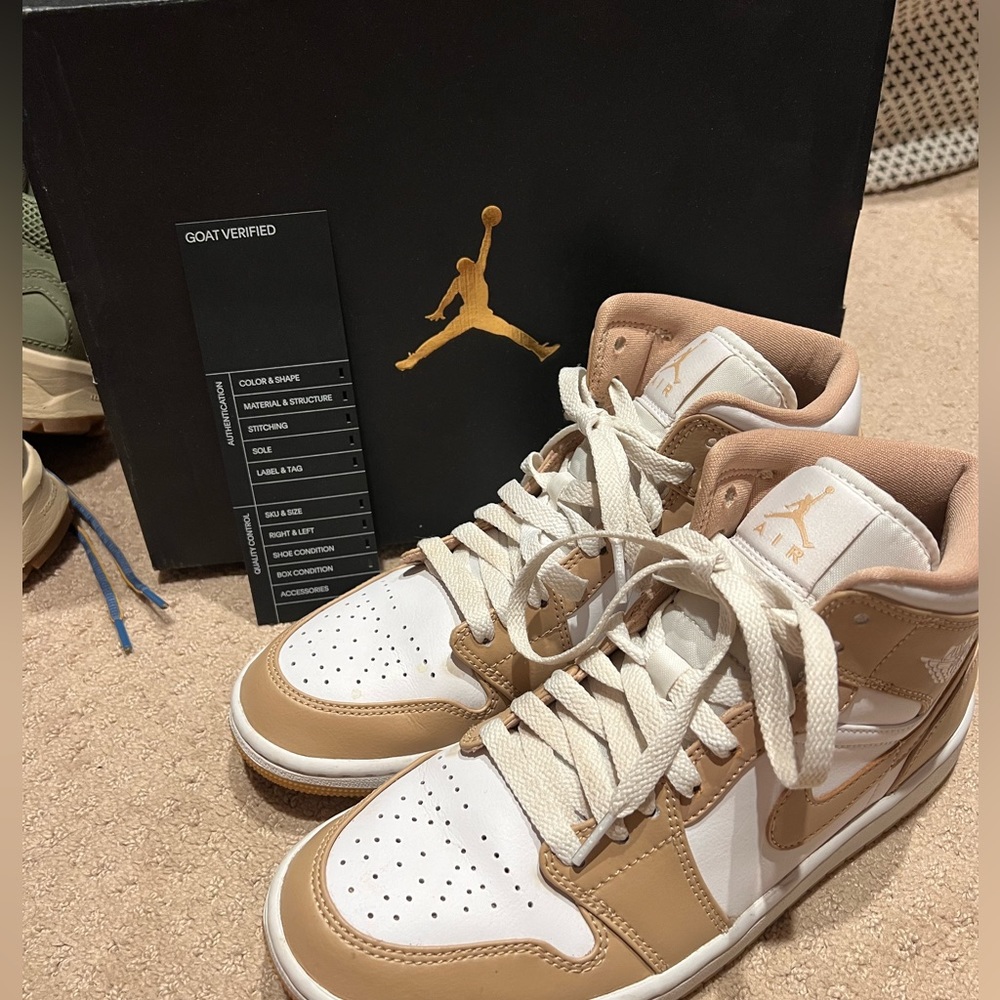 Air Jordan 1 Mid Tan Gum